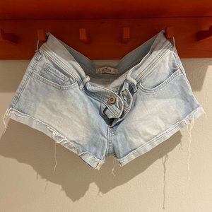 Hollister Low Rise Short Shorts